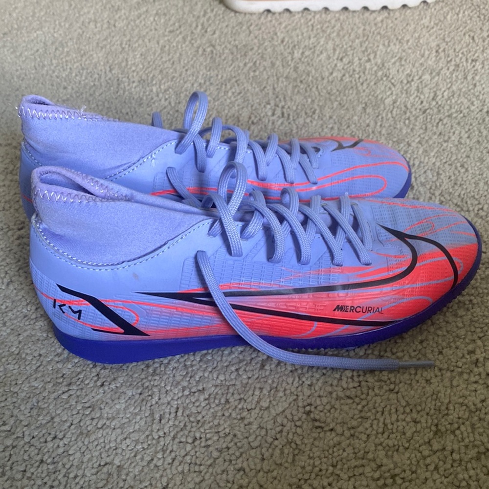 Girls indoor nike shoes